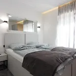 Deluxe Feliciano Visoko