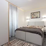 Deluxe Feliciano * Visoko