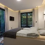 Deluxe Feliciano * Visoko