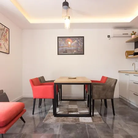 Deluxe Feliciano Apartmán *