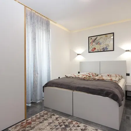 Deluxe Feliciano * Visoko