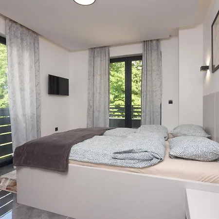 Deluxe Feliciano * Visoko