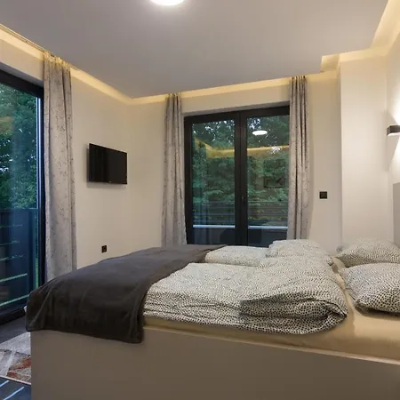 Deluxe Feliciano Visoko