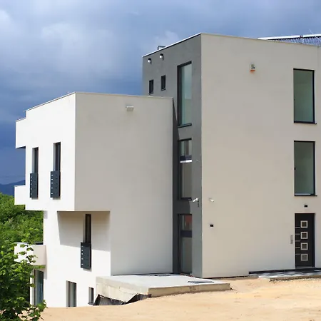 Deluxe Feliciano * Visoko