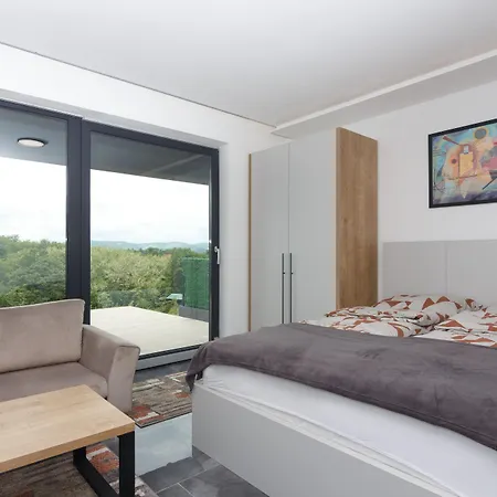 Deluxe Feliciano * Visoko