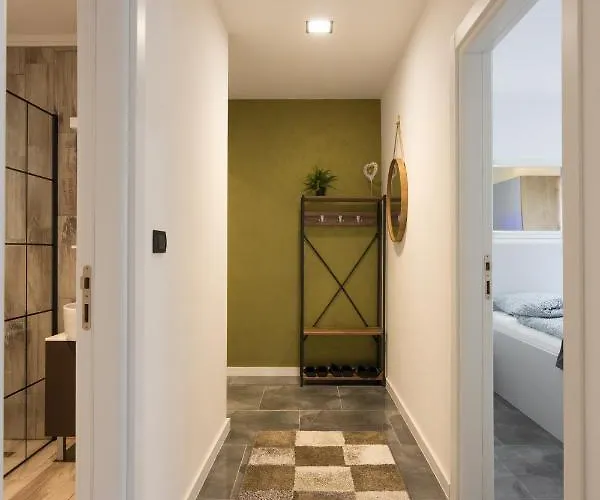 Deluxe Feliciano * Visoko