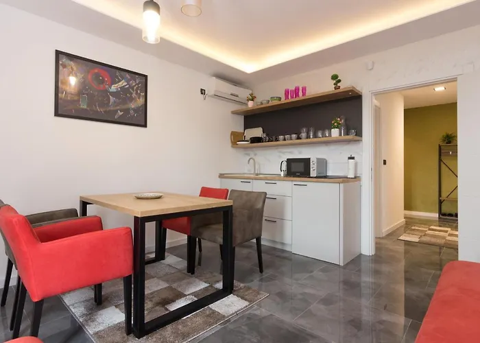 Deluxe Feliciano Visoko