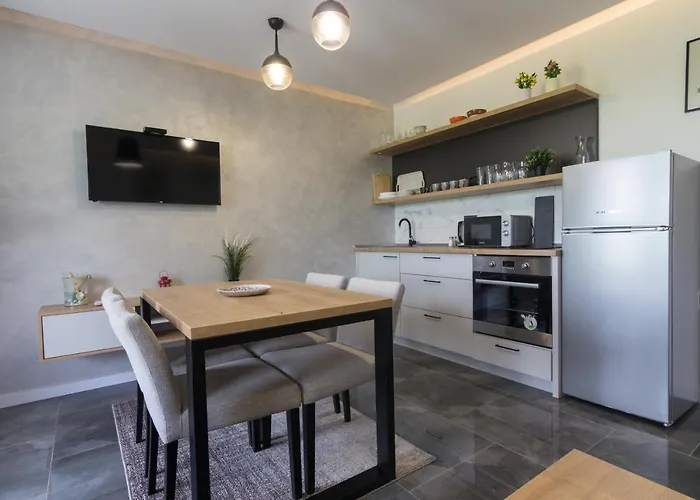 Deluxe Feliciano Visoko